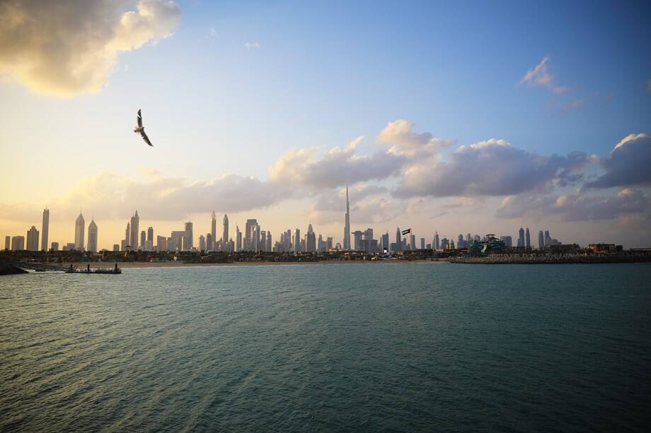 dubai-where-city-meets-sea-skyline-header